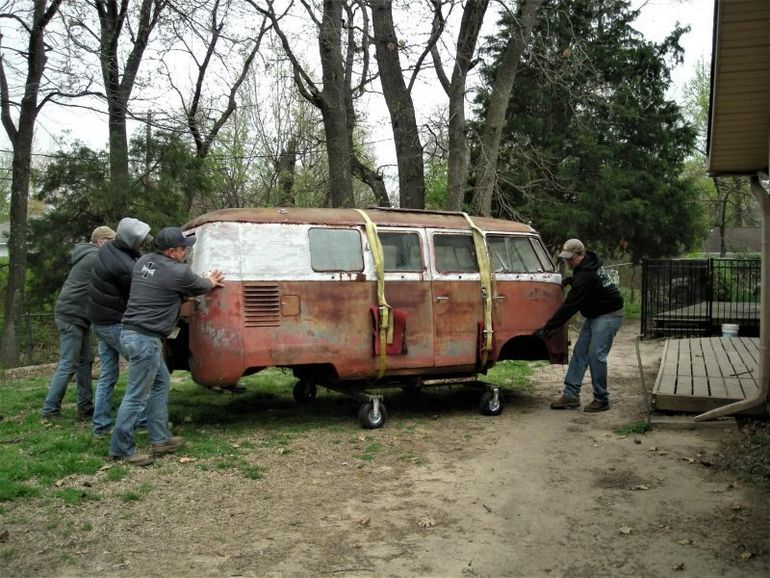 Хиппи-бас, простоявший тридцать лет по пояс в земле авто,авто и мото,автомобиль,автоновости