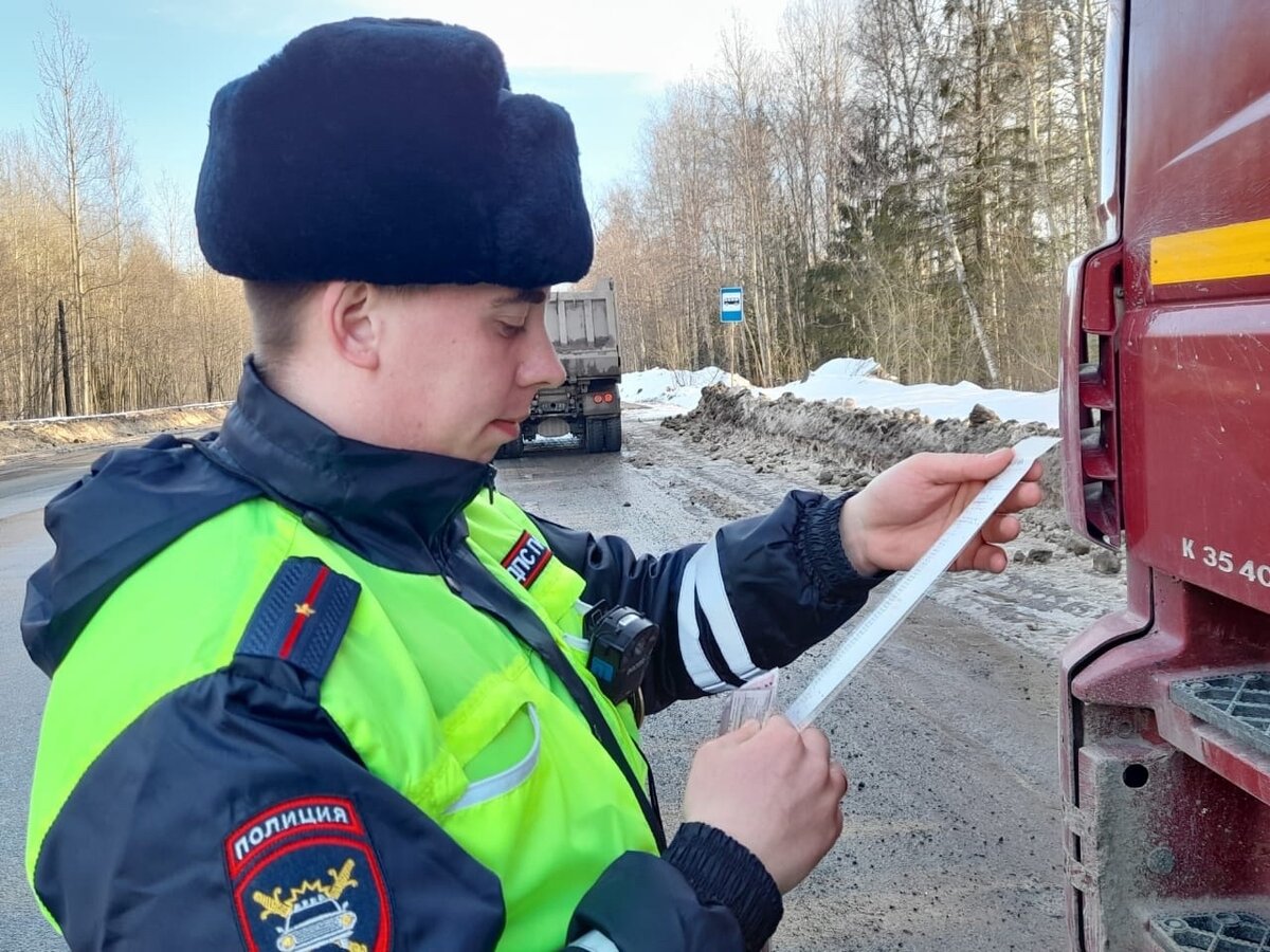 На сколько по времени может задержать водителя инспектор ГИБДД