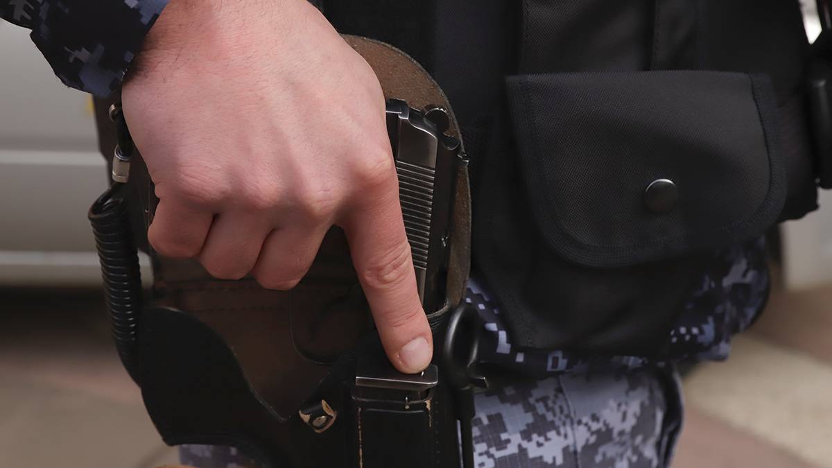 Неизвестный открыл огонь из пулемета по полицейским в Новошахтинске