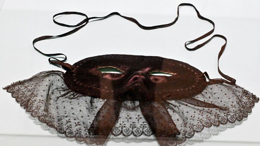 «Под маской» «Под маской»