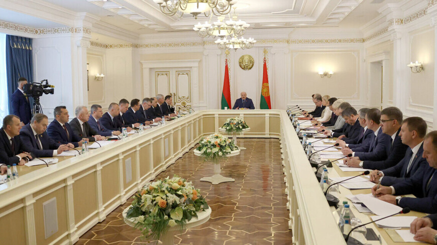 Лукашенко: Пересаживание нерадивых начальников из одного кресла в другое сродни коррупции