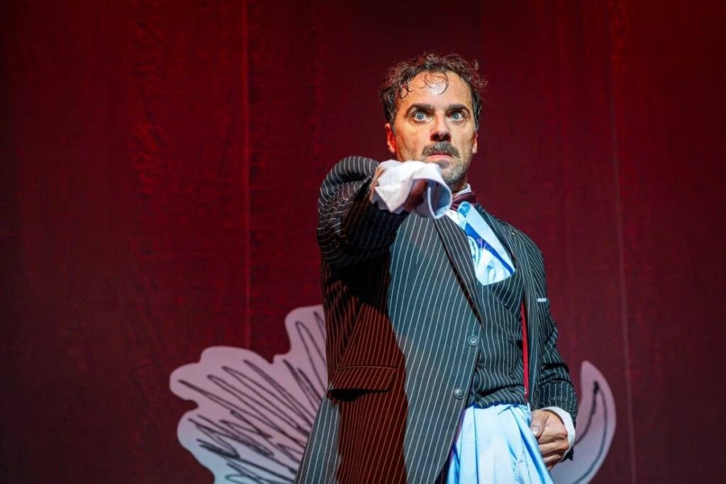 Актер Максим Радугин пригласил на спектакль, после которого «захочется нового мужчину»