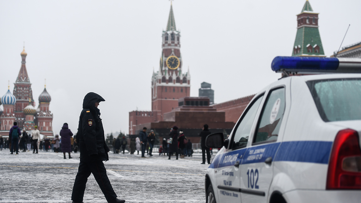 Преступность в москве. Полиция на красной площади. Полицейские на красной площади. Полиция Кремль. Полиция на красной площади в Москве.