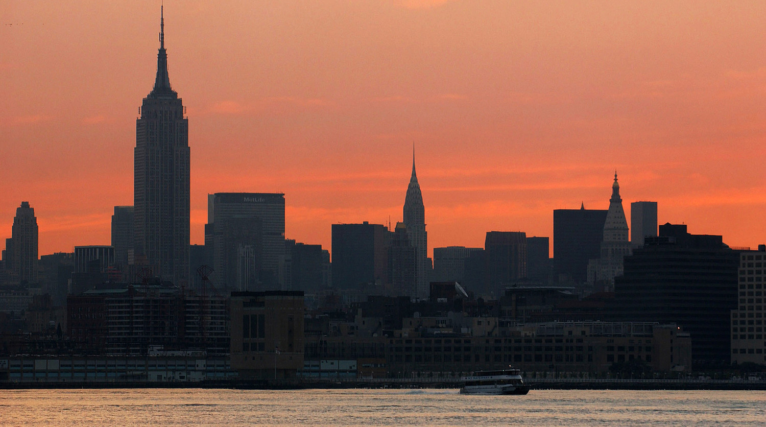 Вид на Нью-Йорк во время восхода солнца, 15 августа 2003 года 