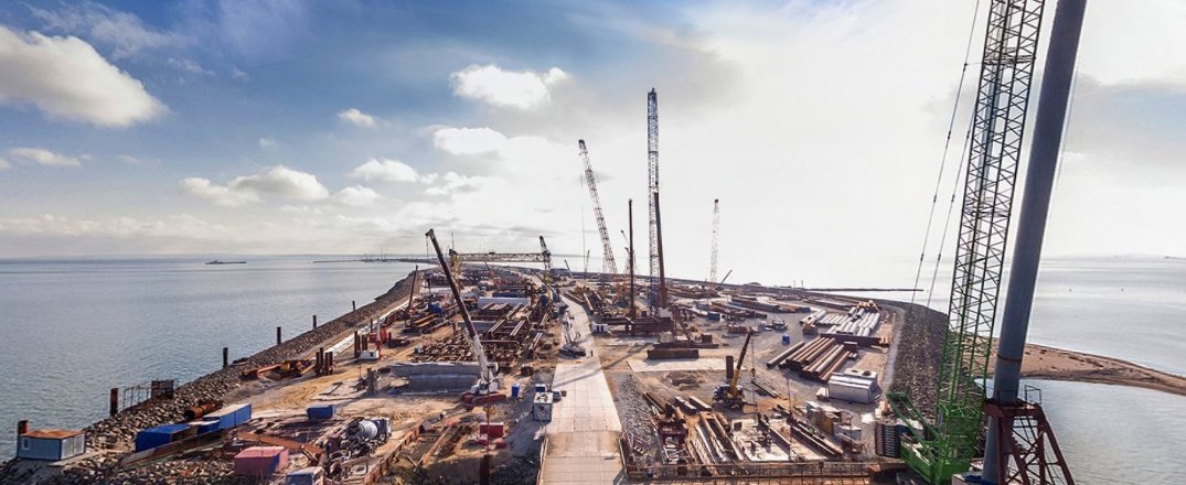 Впечатляющие панорамные снимки строящегося Крымского моста попали в сеть
