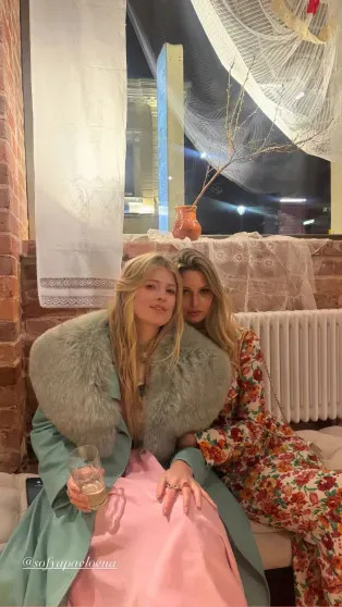 В кокошнике и с русскими напевам: Софья Эрнст отметила день рождения с мужем, гендиректором Первого канала Константином Эрнстом, и их детьми Софьи, Константин, Эрнст, рождения, Софья, Константина, ЭрнстСофья, также, ЭрнстДочери, ЭрнстДень, которая, который, снимается, появилась, СШАСофья, любовью, брендам, отечественным, прошлых, отношений