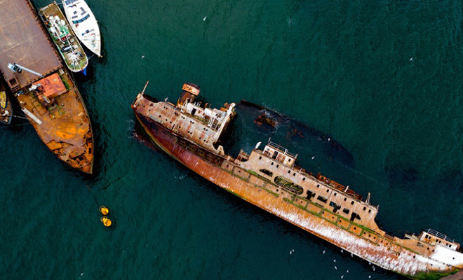В бухте Нагаева под Магаданом уже почти 80 лет под воду отправляют корабли. На сегодня их больше 20 Культура