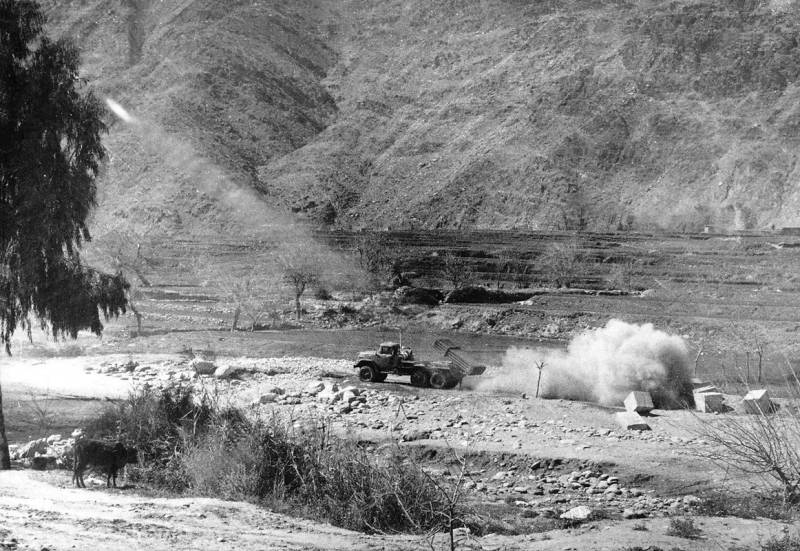 Оружие афганских душманов. Реактивные системы залпового огня и их снаряды Оружие афганских душманов. Реактивные системы залпового огня и их снаряды оружие