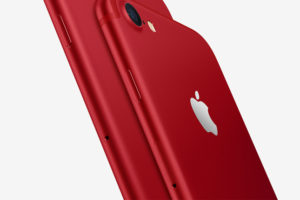 Красный iPhone борется со СПИДом