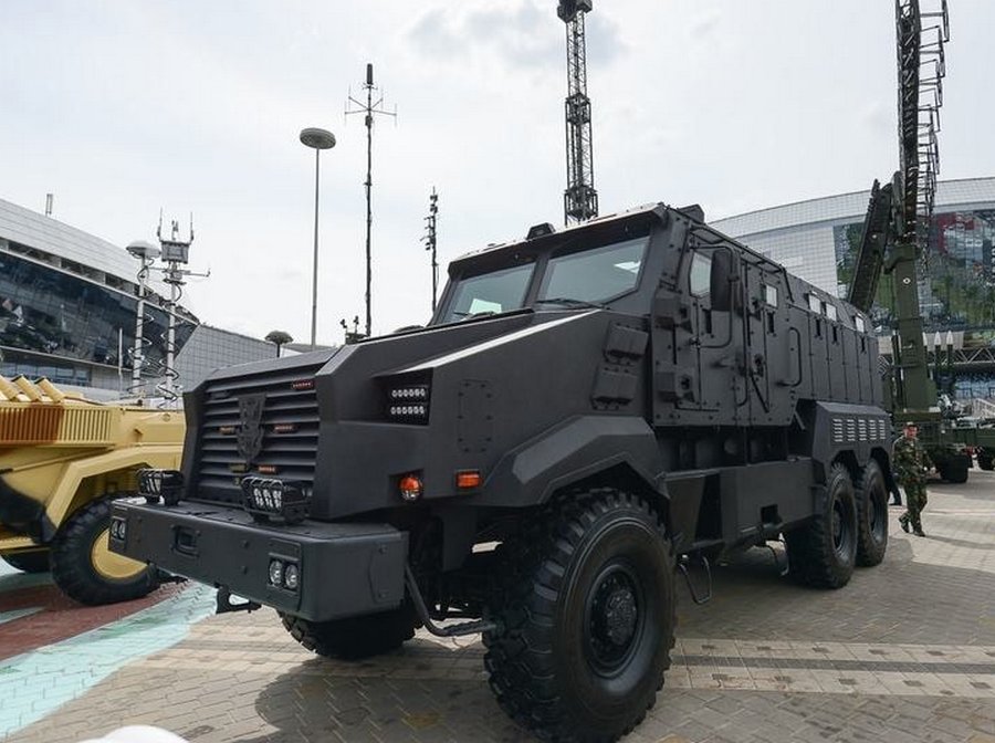 «Защитник» — многоцелевой броневик от белорусских производителей «Защитник» — многоцелевой броневик от белорусских производителей автомобиль,автоновости