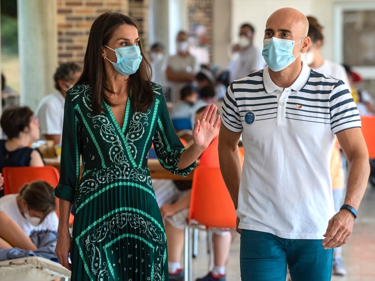 Осознанное потребление: королева Летиция путешествует по Испании в старых нарядах Осознанное потребление: королева Летиция путешествует по Испании в старых нарядах Монархи,Новости монархов