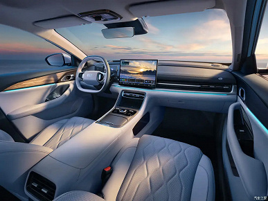 Аналог Toyota Camry и Honda Accord от Geely с запасом хода 2100 км, расходом 2 л на 100 км и мощностью 238 л.с. Geely Galaxy A7 EM-i показали во всей красе