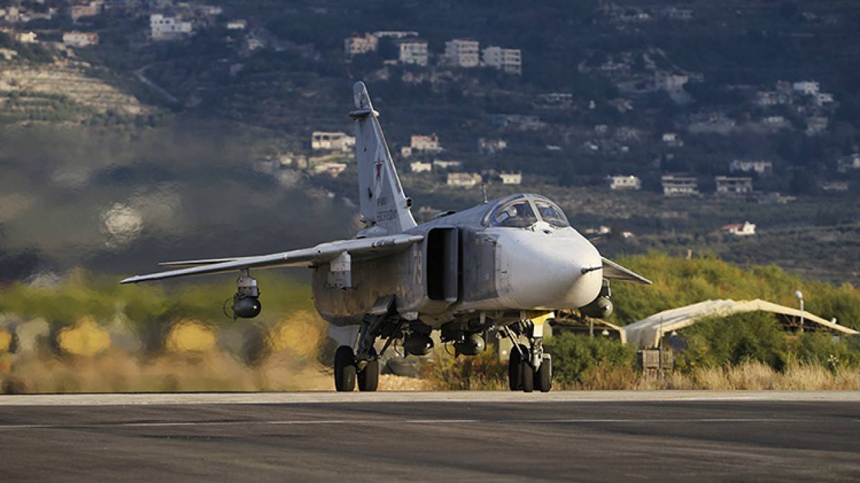 Самолет ВКС РФ заходил на посадку в Хмеймиме во время авиаудара Израиля по Латакии