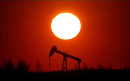 The sun sets behind an oil pump outside Saint-Fiacre, near Paris, France September 17, 2019. REUTERS/Christian Hartmann