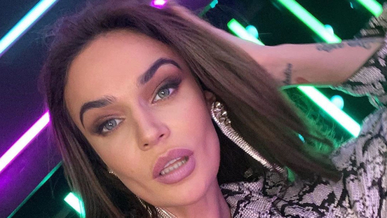 Алена Водонаева «засветила» настоящее имя в документах