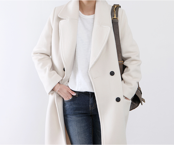 Белое прямое пальто. White coat, parisian chic