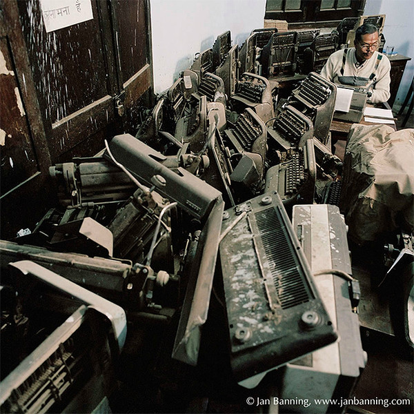 Как выглядят кабинеты чиновников и служащих в разных странах Как выглядят кабинеты чиновников и служащих в разных странах весь мир,карьера,культура,офисная жизнь