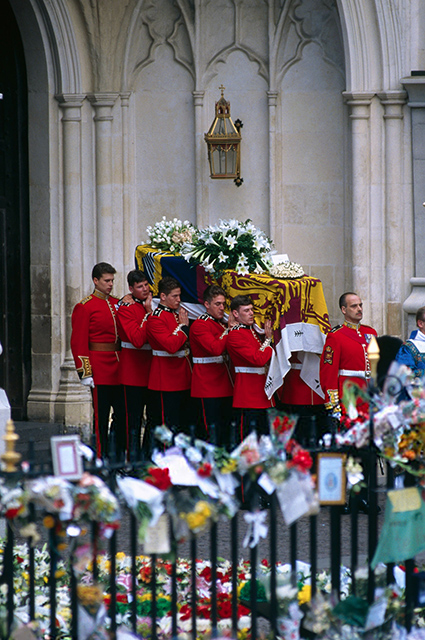 Звон колоколов, провозглашение короля, перевыпуск национальной валюты: что ждет Великобританию после смерти Елизаветы II Звон колоколов, провозглашение короля, перевыпуск национальной валюты: что ждет Великобританию после смерти Елизаветы II Монархии
