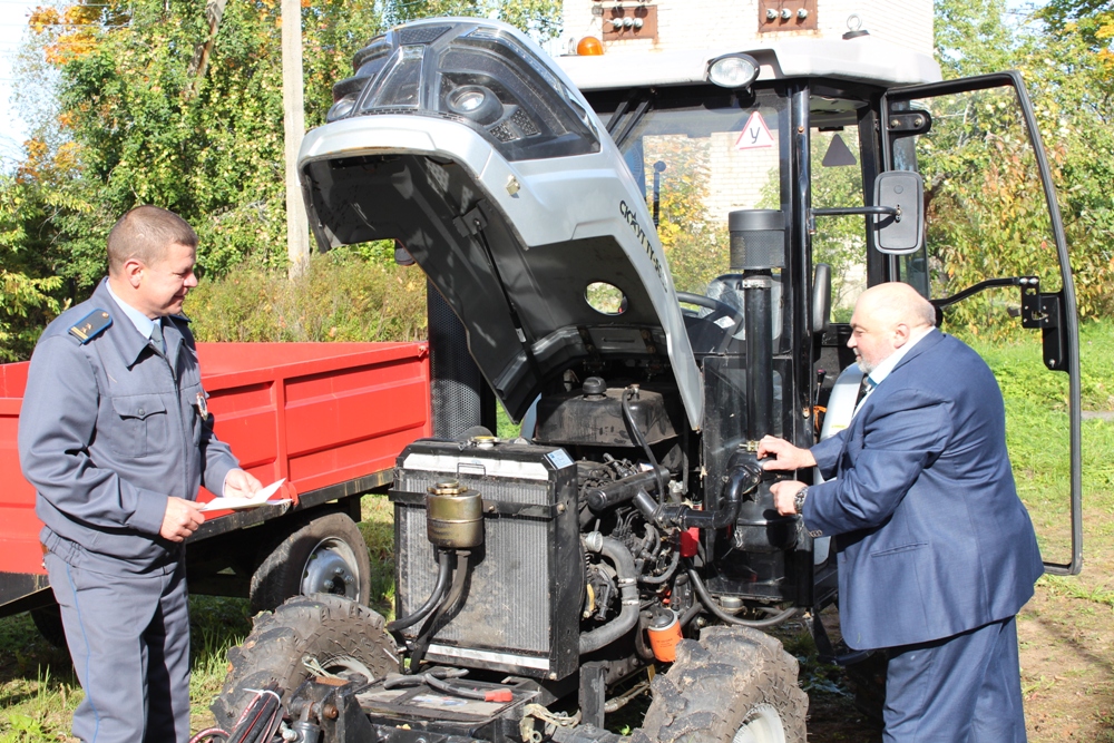 В Тверской области Сиговской школе приобрели трактор для практических занятий