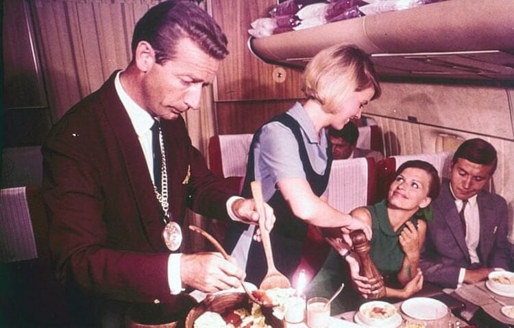 Вот как кормили в самолетах 50 лет назад Вот как кормили в самолетах 50 лет назад