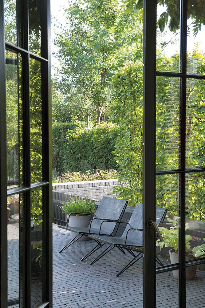 Легкий современный интерьер дома архитектора в Бельгии антверпен
