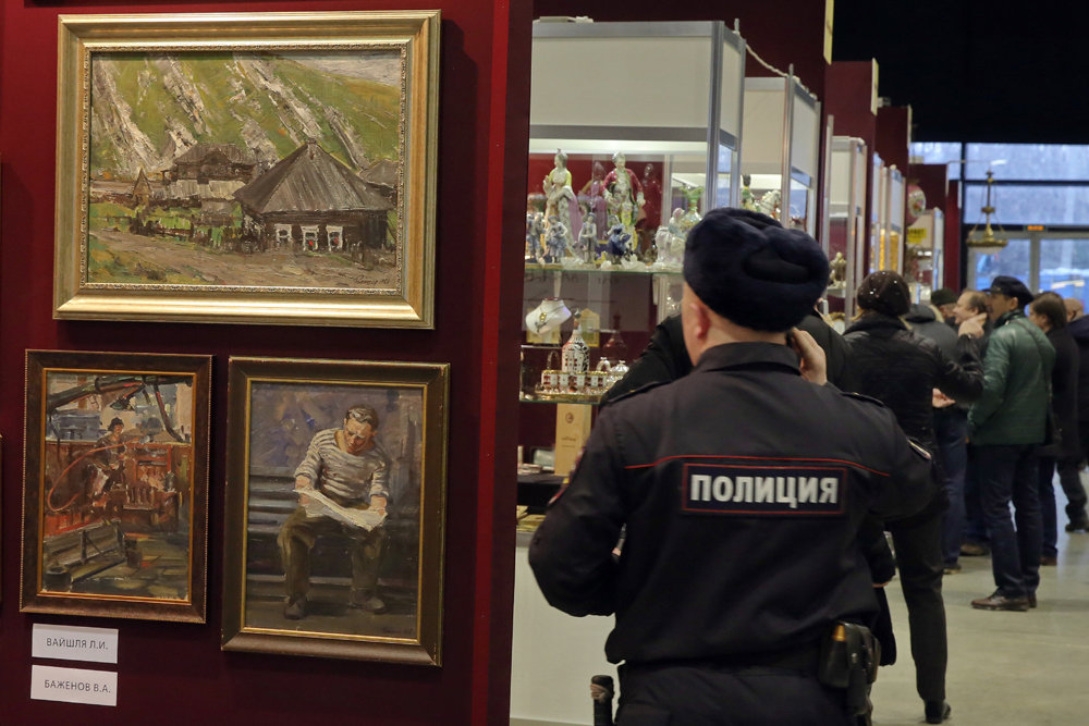 украденные экспонаты британского музея. украденные экспонаты. помощник скульптора. полиция эрмитаж. украденные экспонаты.