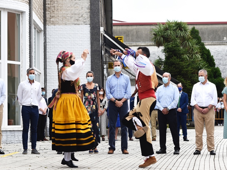 Осознанное потребление: королева Летиция путешествует по Испании в старых нарядах Осознанное потребление: королева Летиция путешествует по Испании в старых нарядах Монархи,Новости монархов