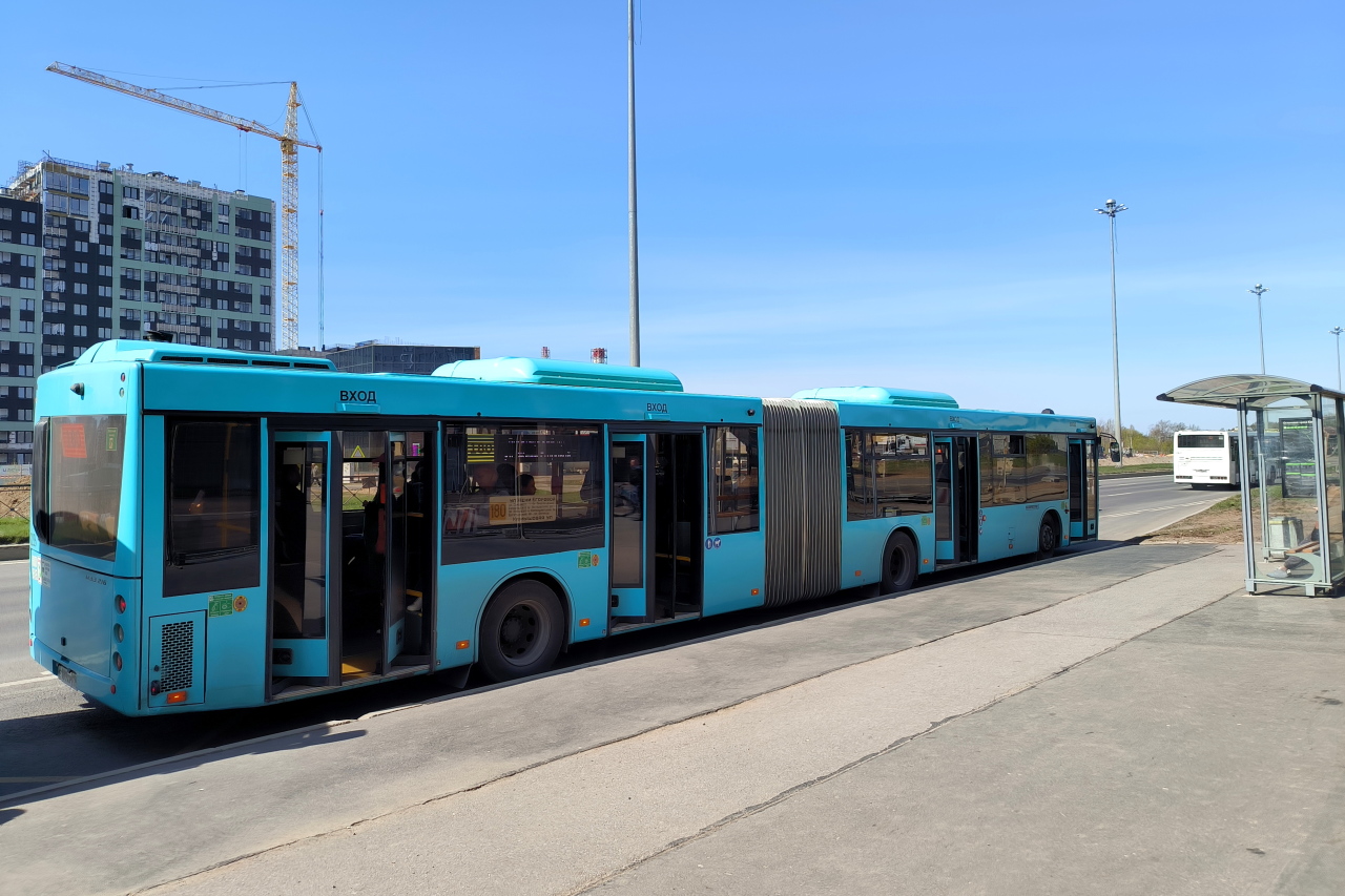 Пассажиры пожаловались на трудности с автобусами у Пулково