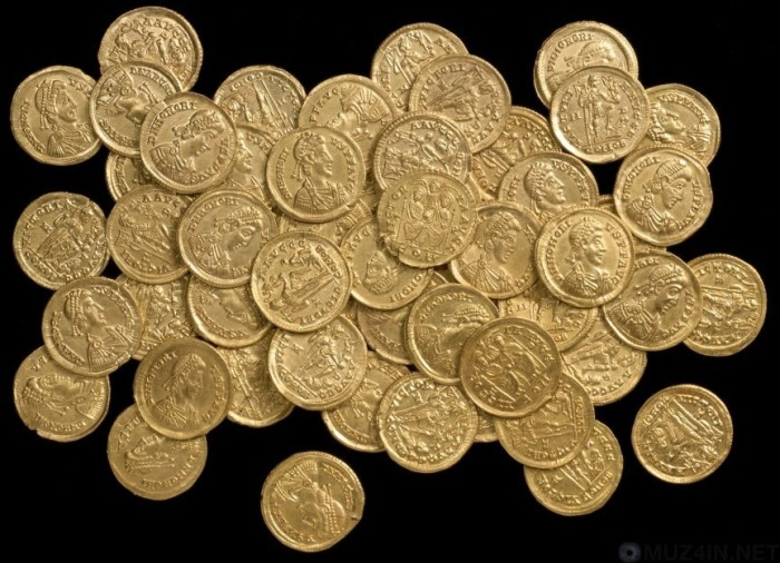Монеты из старинного клада.