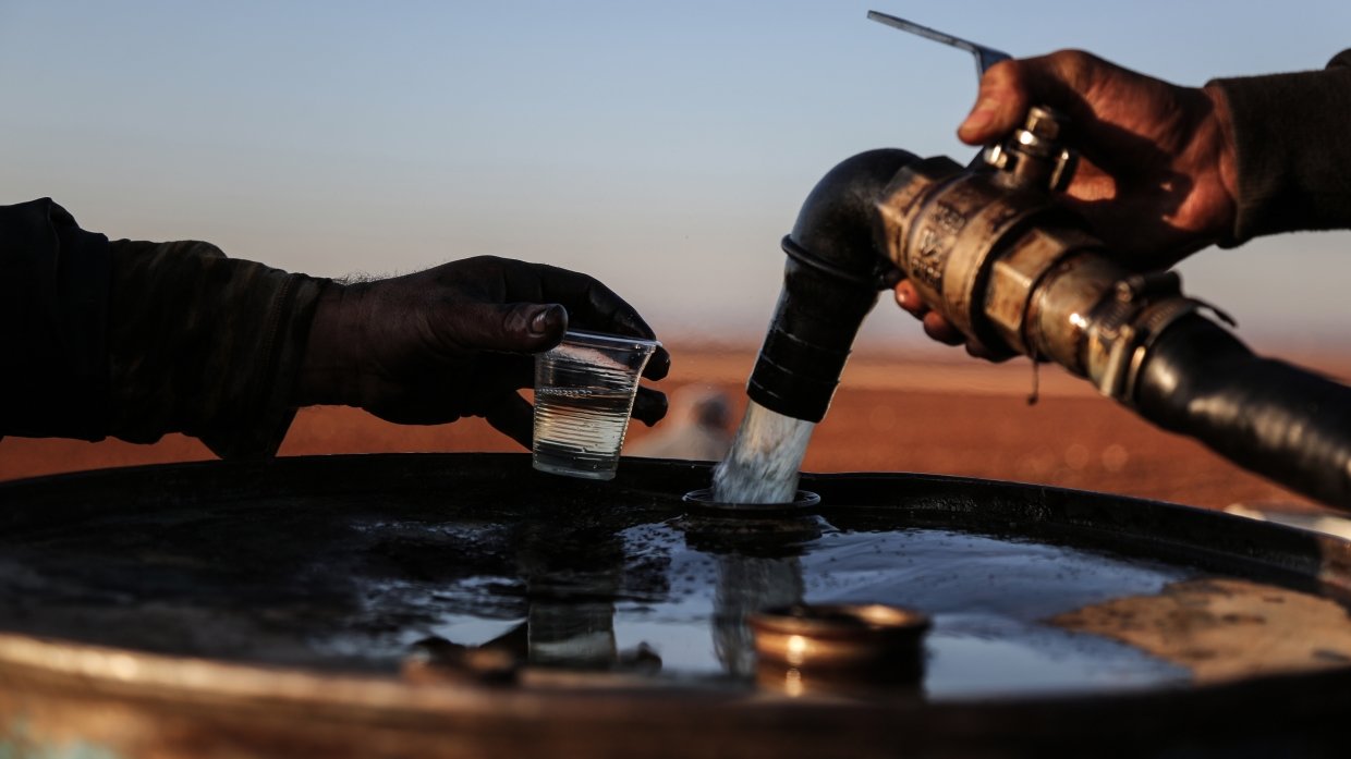 Востоковед рассказал, как США прикрываются курдами для воровства нефти Сирии