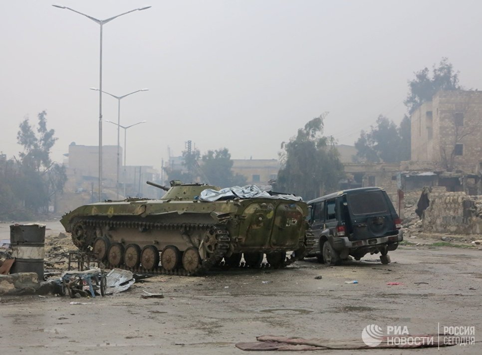 Бронетехника в освобожденном квартале восточного Алеппо