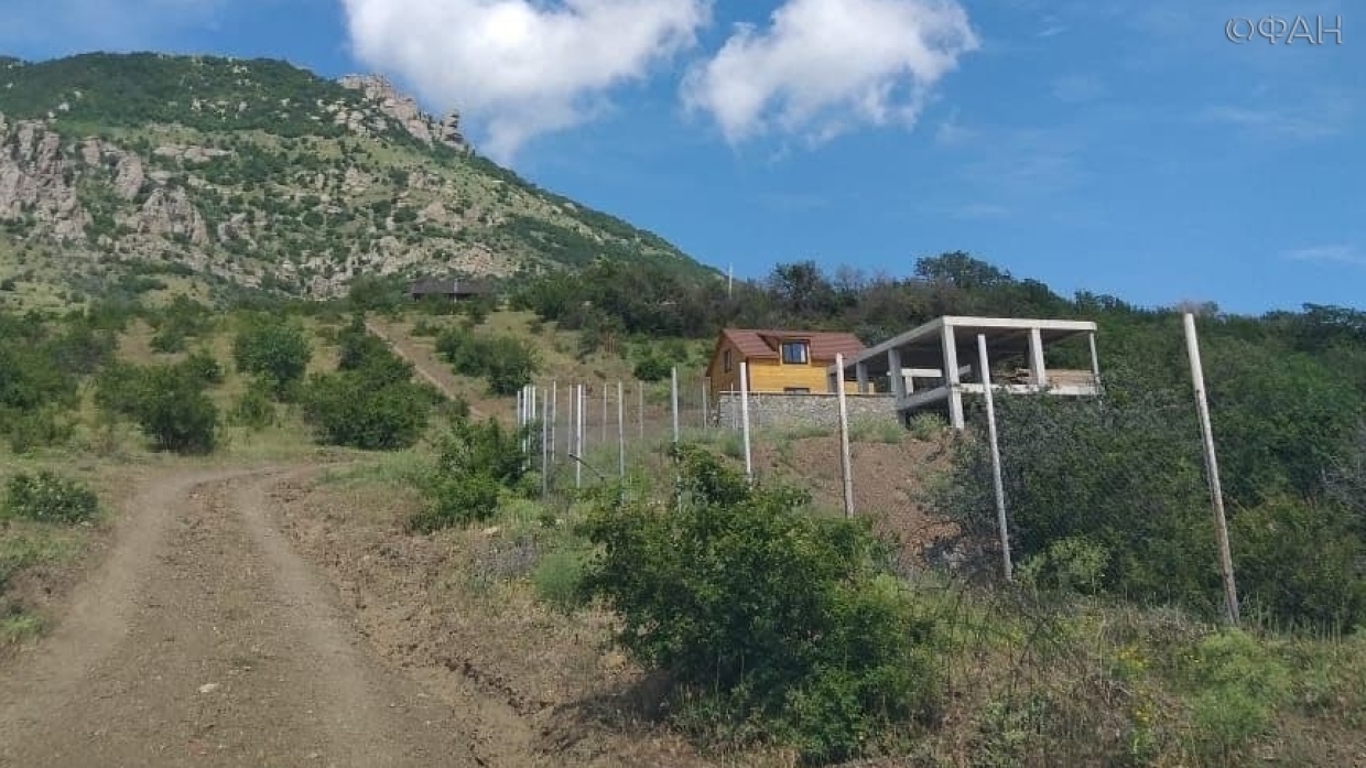 Без воды и леса: крымчане возмутились массовым строительством в Долине привидений Общество