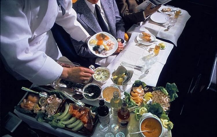 Вот как кормили в самолетах 50 лет назад Вот как кормили в самолетах 50 лет назад