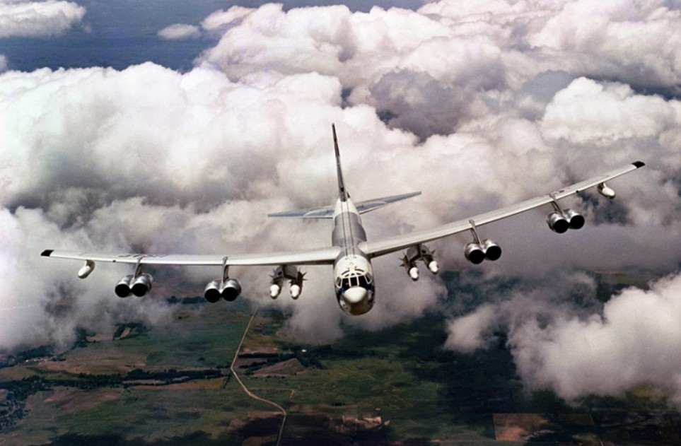 NI раскрыл планы США по модернизации В-52 до супер-бомбардировщика