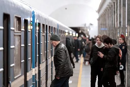 Петербуржец обвинил «в ЛГБТ» двух пассажирок метро и решил перевоспитать их
