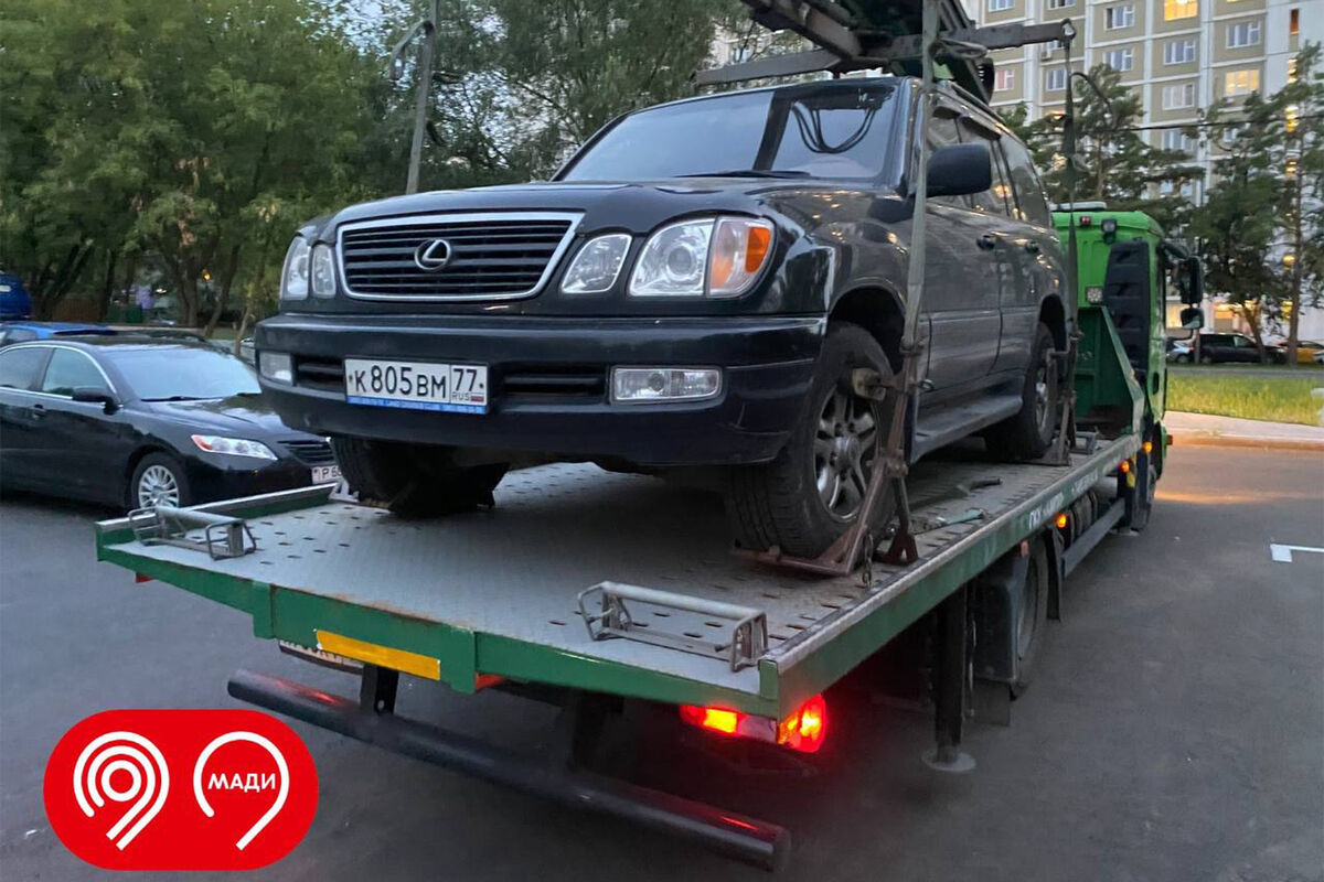 В Москве водитель оформил Lexus на бабушку и собрал штрафов на 150 тыс. рублей