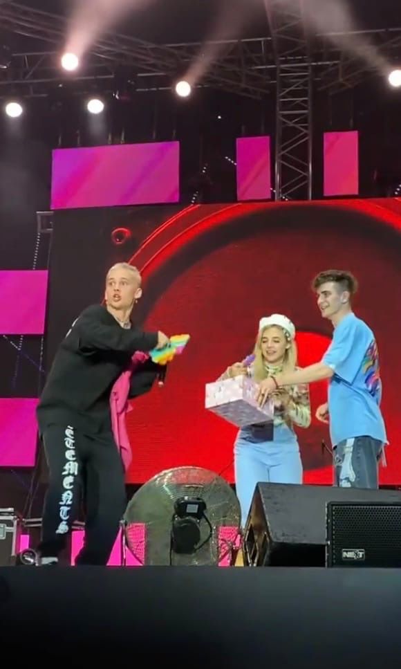 «Пупырка» от содомитов: очередная мягкая пропаганда извращений детям «Пупырка» от содомитов: очередная мягкая пропаганда извращений детям россия