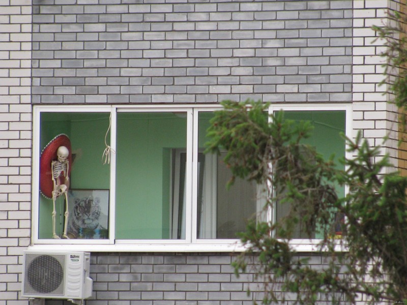 Тот случай ,когда выбросить жалко, а хранить негде балкон, мусор, прикол, хлам