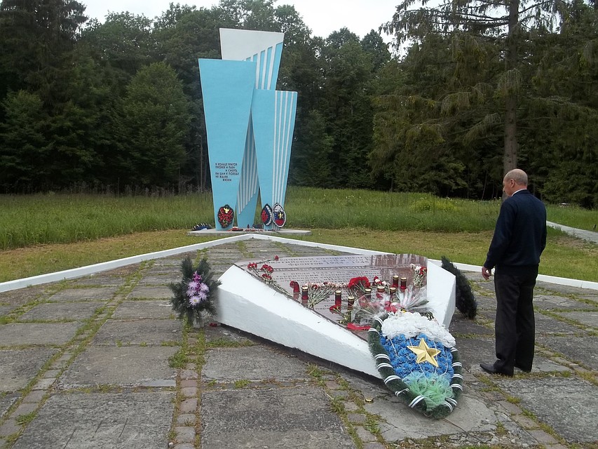 В 1976 году между поселками Большаково и Десантное был воздвигнут первый памятник советским разведчикам, которых во время войны забрасывали в Восточную Пруссию.