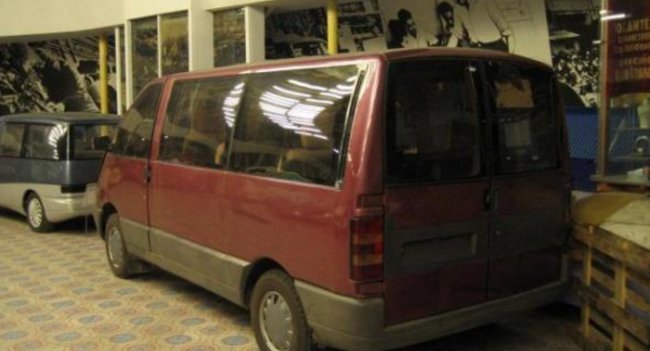 Оригинальный микроавтобус АЗЛК-3733, который не увидел своего будущего Оригинальный микроавтобус АЗЛК-3733, который не увидел своего будущего Автомобили