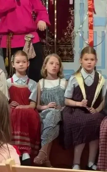 В кокошнике и с русскими напевам: Софья Эрнст отметила день рождения с мужем, гендиректором Первого канала Константином Эрнстом, и их детьми Софьи, Константин, Эрнст, рождения, Софья, Константина, ЭрнстСофья, также, ЭрнстДочери, ЭрнстДень, которая, который, снимается, появилась, СШАСофья, любовью, брендам, отечественным, прошлых, отношений