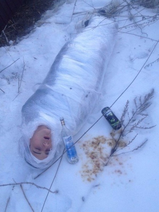 Алкоголь очень сильно "бьет" по голове, поэтому произойти может абсолютно все вечеринки, прикол, тусовки, юмор