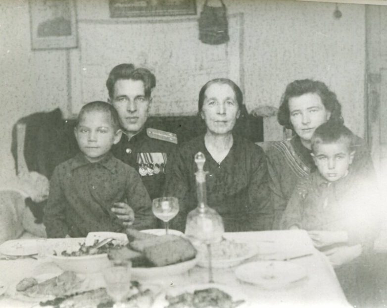 Душевные фотографии советских застолий Душевные фотографии советских застолий