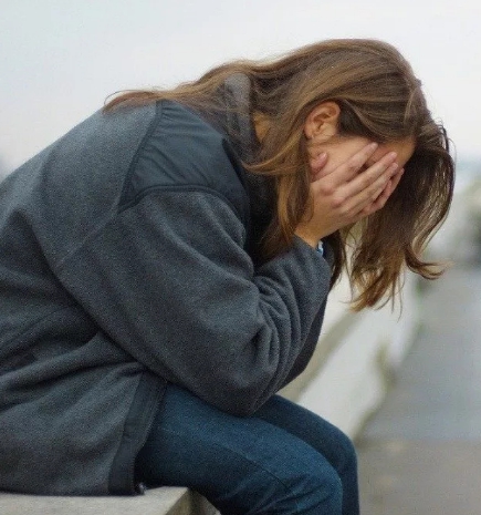 «Парень бросил по смс»