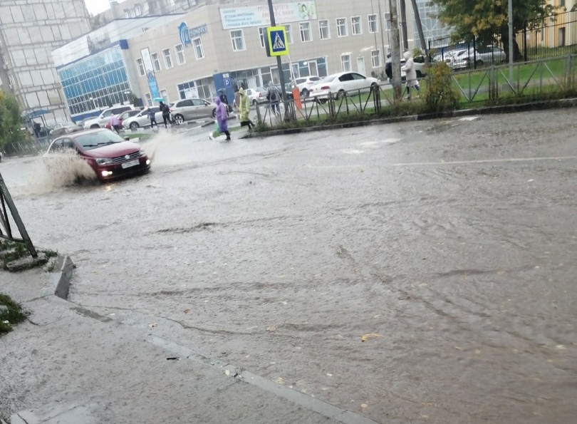 В Канищево затопило дороги после ливня