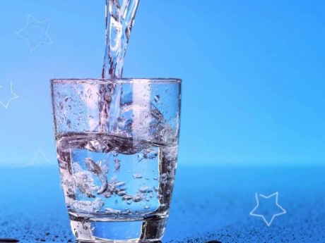 Что произойдет, если по утрам пить воду натощак