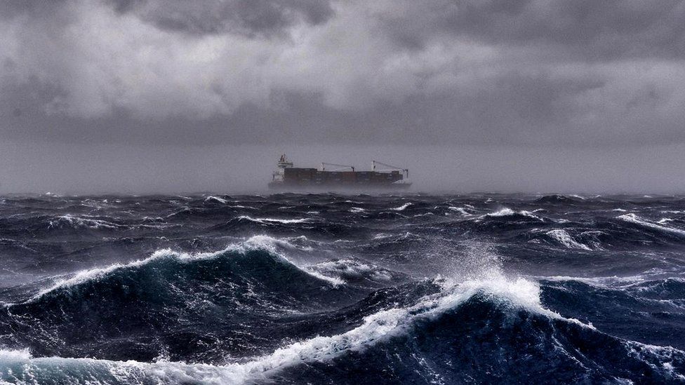 Моряк жил три дня на дне океана: подал водолазам сигнал стуком Культура
