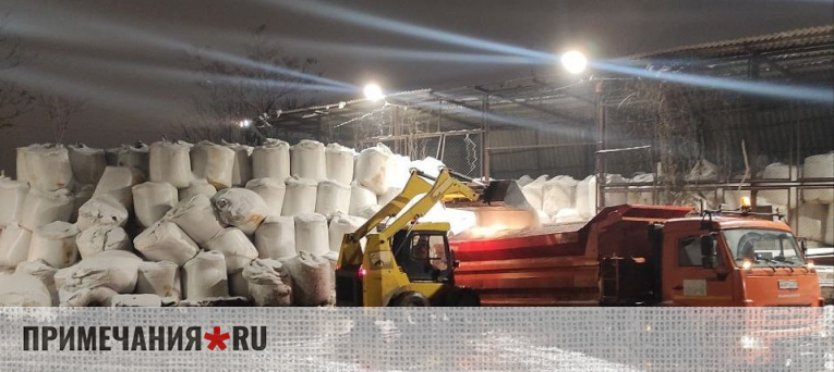 За ночь на дороги Симферополя высыпали 200 тонн реагента