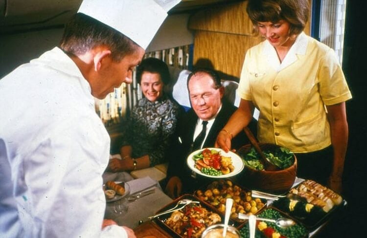 Вот как кормили в самолетах 50 лет назад Вот как кормили в самолетах 50 лет назад