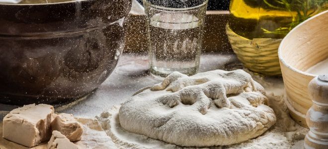 Как сделать тесто для пиццы с дрожжами, на воде, молоке и с медом? Как сделать тесто для пиццы с дрожжами, на воде, молоке и с медом? готовим дома,кулинария,рецепты